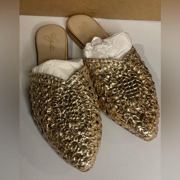 42 GOLD Woven Gold Mules - Picture 1 of 5
